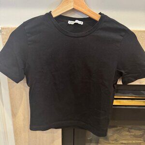 Cropped black tshirt